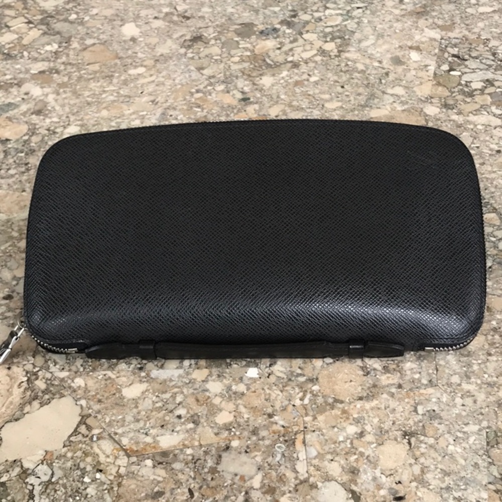 Louis Vuitton Tagia Zippy